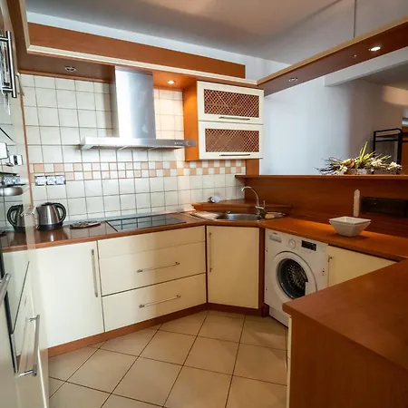 Hotel Apartments Benesova 6 4*