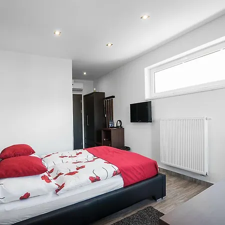 Guest house Hotel Apartments Benesova 6 3*